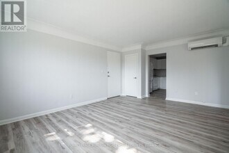 2161 Ghent Ave in Burlington, ON - Building Photo - Building Photo