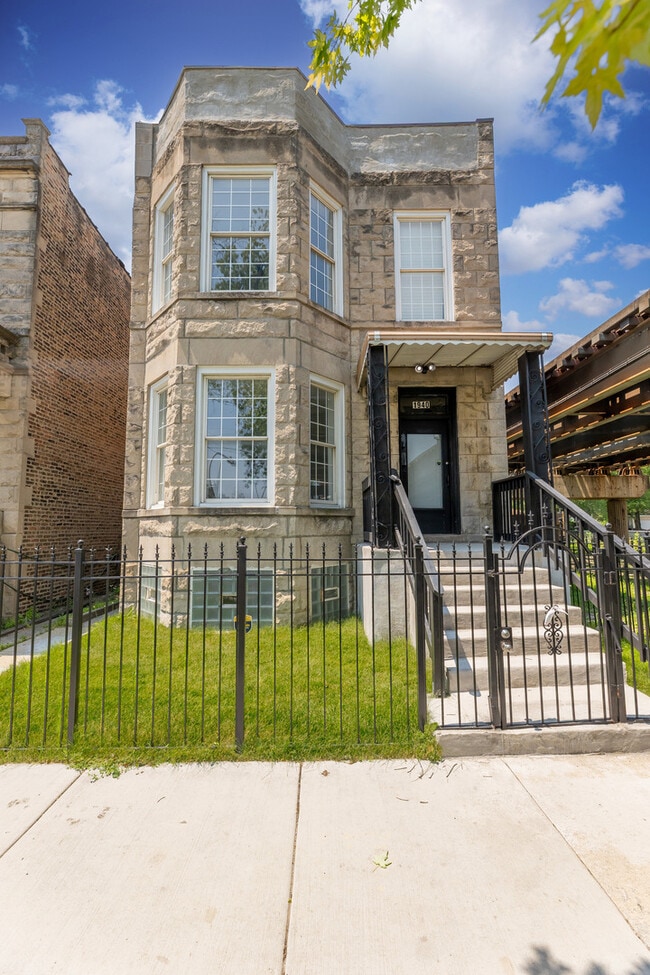 property at 1940 S Ridgeway Ave