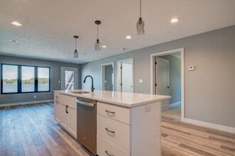 172 W Bay Rd in Lake Park, IA - Building Photo - Building Photo