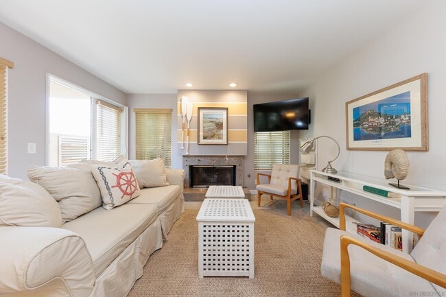 8132 Camino del Sol in San Diego, CA - Building Photo - Building Photo