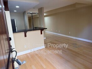 3927 Nobel Dr in San Diego, CA - Building Photo - Building Photo