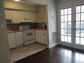 910 McAlway Rd in Charlotte, NC - Building Photo - Building Photo