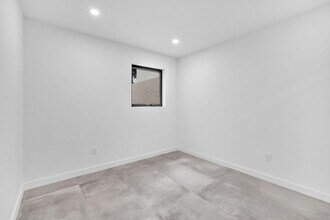 2460 SW 58th Manor in Fort Lauderdale, FL - Building Photo - Building Photo