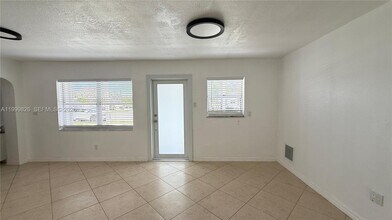 11501 SW 43rd Ln in Miami, FL - Building Photo - Building Photo