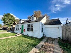 1921 17th St in Lubbock, TX - Building Photo