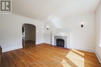 1064 Royal York Rd in Toronto, ON - Building Photo - Building Photo