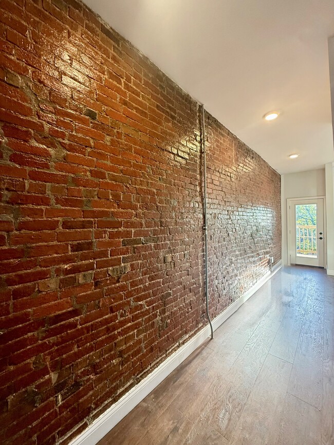 property at 39 E Clifton Ave