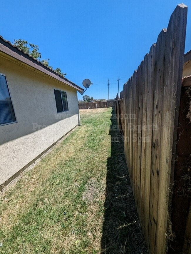 8824 Fox Creek Dr in Stockton, CA - Building Photo - Building Photo