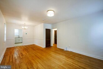 4851 Crescent St in Bethesda, MD - Building Photo - Building Photo