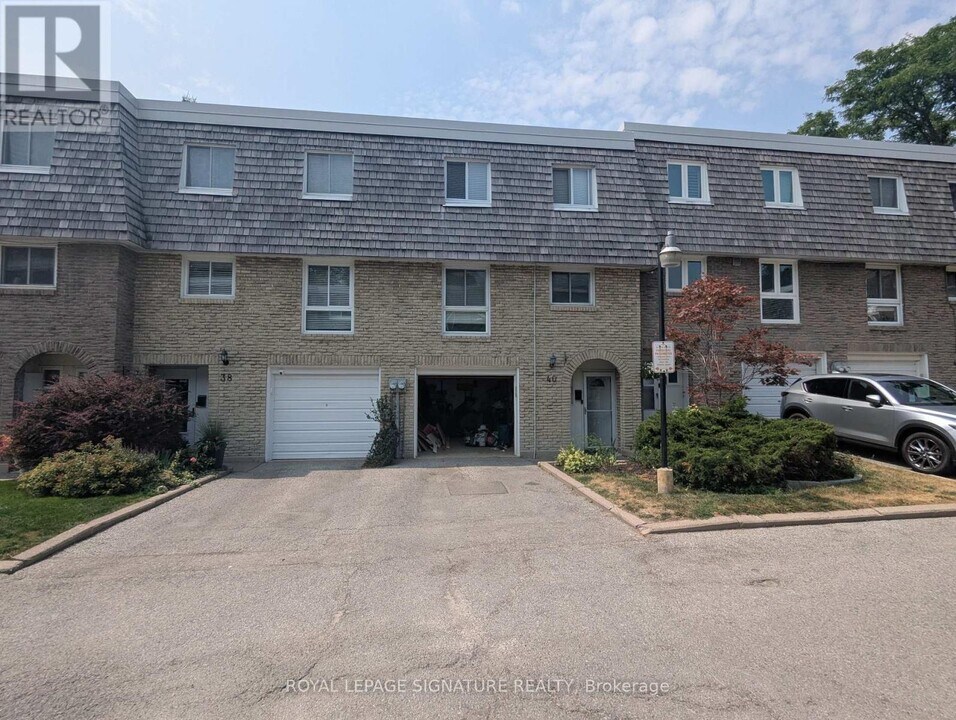 40 Wild Briarway in Toronto, ON - Building Photo