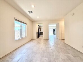 1841 James Crk Dr in North Las Vegas, NV - Building Photo - Building Photo