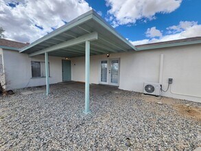 5762 Howard Way in Twentynine Palms, CA - Building Photo - Building Photo