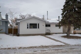68 Healy Dr SW in Calgary, AB - Building Photo - Building Photo