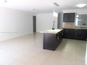 7327 Pepper Pike Dr in Hialeah, FL - Building Photo - Building Photo