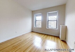 1137 Commonwealth Ave, Unit 2 in Boston, MA - Building Photo - Building Photo