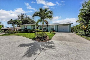 1540 Curlew Ave in Naples, FL - Building Photo