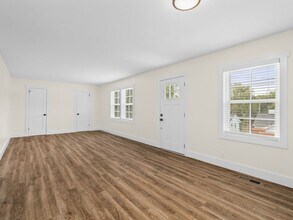 2128 Sharondale Dr in Nashville, TN - Building Photo - Building Photo