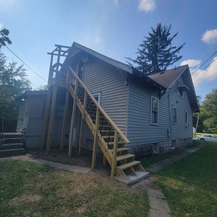 915 High St in Anderson, IN - Building Photo