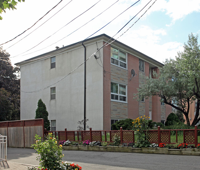 555 Birchmount Rd in Toronto, ON - Building Photo - Building Photo