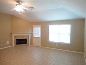 3030 Cinnamon Glen Dr in Houston, TX - Building Photo - Building Photo