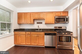 2168 Mayflower Dr in Woodbridge, VA - Building Photo - Building Photo