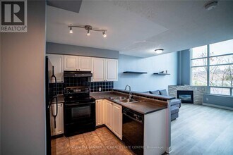 200 Manitoba St in Toronto, ON - Building Photo - Building Photo