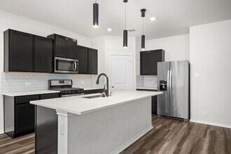 6911 Stout Wy in Converse, TX - Building Photo - Building Photo