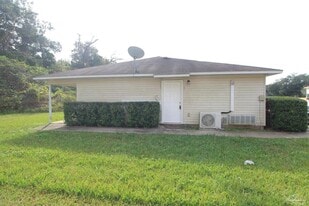 8110 Stonebrook Dr in Pensacola, FL - Building Photo
