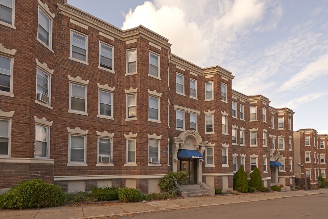 64 Woodstock in Brighton, MA - Foto de edificio
