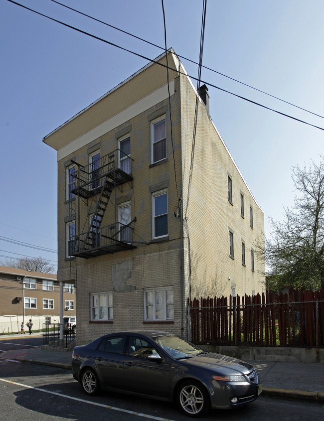 401 70th St in West New York, NJ - Building Photo - Building Photo