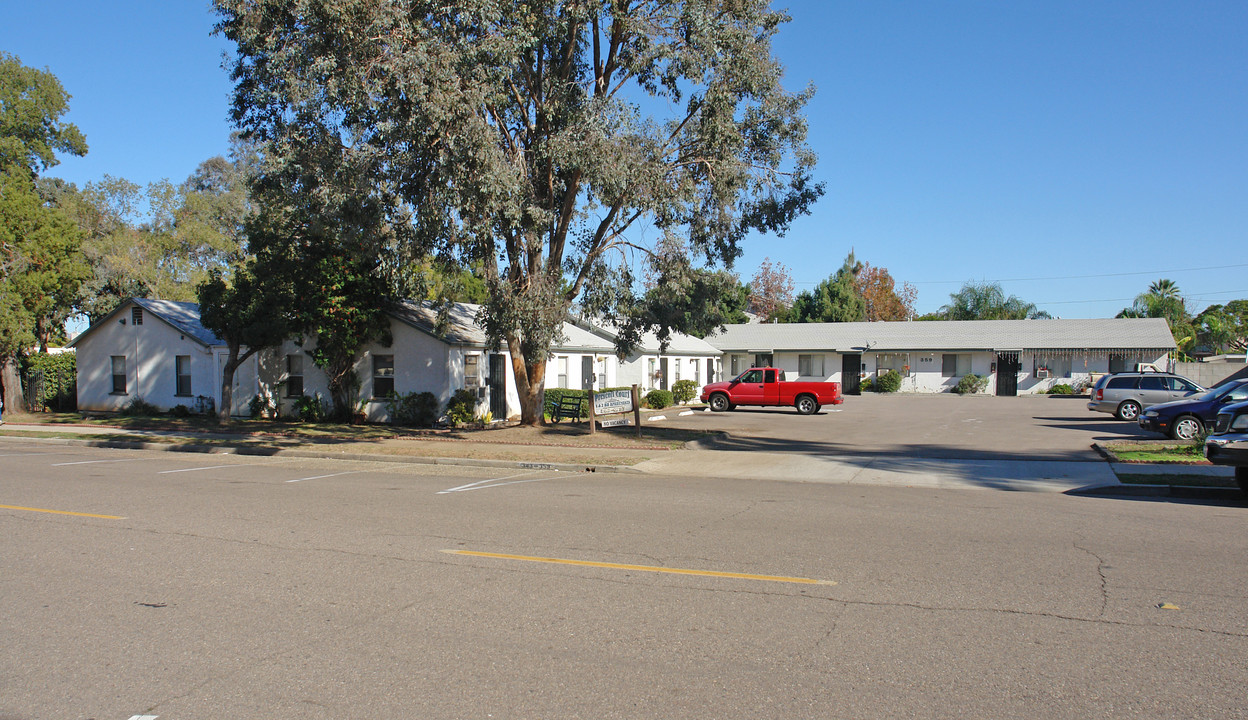 Prescott Court in El Cajon, CA - Building Photo