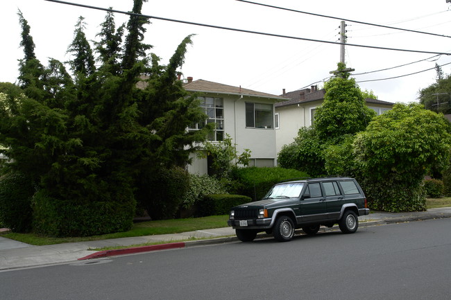 843 Roble Ave in Menlo Park, CA - Building Photo - Building Photo