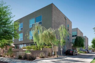 525 E Willetta St in Phoenix, AZ - Building Photo