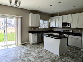 9013 Hawk Hl Wy in Plain City, OH - Building Photo - Building Photo