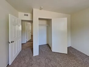 2246 Avenida Del Diablo in Escondido, CA - Foto de edificio - Building Photo
