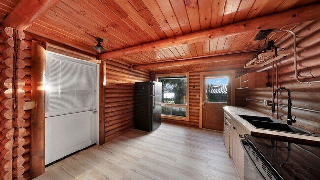 2058 Twin Lagoon Ln in Coupeville, WA - Foto de edificio - Building Photo