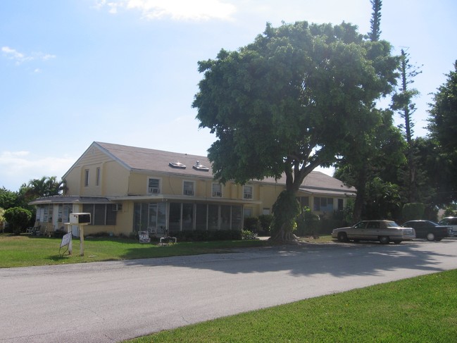 Boca Palms Apartments in Boca Raton, FL - Building Photo - Building Photo