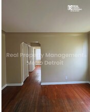 21242 Beechwood Ave in Eastpointe, MI - Building Photo - Building Photo