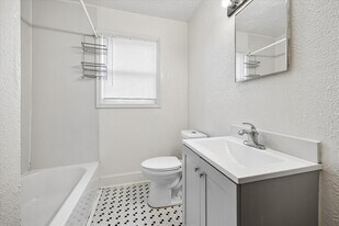 2308 McClendon St in Houston, TX - Building Photo