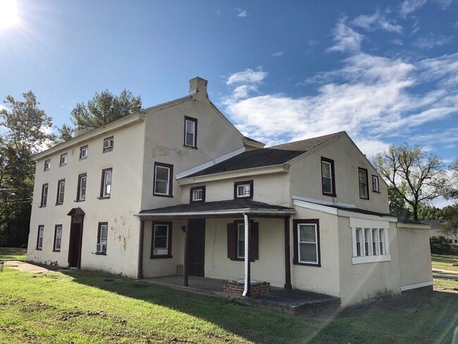 12 E Germantown Pike-Unit -Unit 4 in Plymouth Meeting, PA - Building Photo - Building Photo