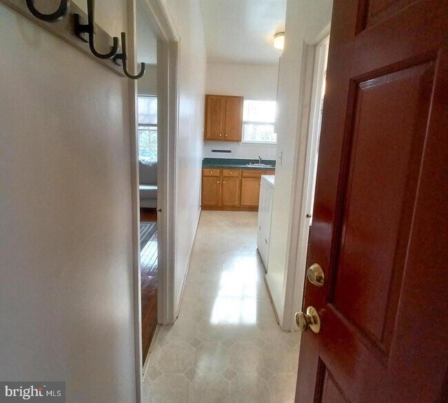 301 West St in Alexandria, VA - Foto de edificio - Building Photo