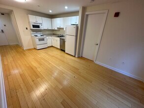 25 Lagrange St, Unit 4 in Boston, MA - Building Photo - Building Photo