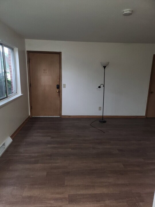 5725 Raymond Rd in Madison, WI - Building Photo