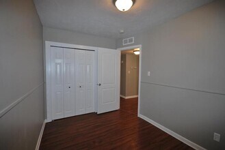 1136 E Barrett Ave in Madison Heights, MI - Building Photo - Building Photo