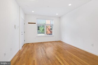 2309 E Oakdale St in Philadelphia, PA - Building Photo - Building Photo