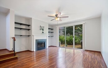 295 Hunterdon Ct in Schaumburg, IL - Building Photo - Building Photo