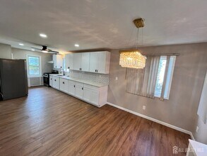 23 Robert St in South River, NJ - Foto de edificio - Building Photo