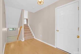 7 Rondell Ln in South Amboy, NJ - Building Photo - Building Photo