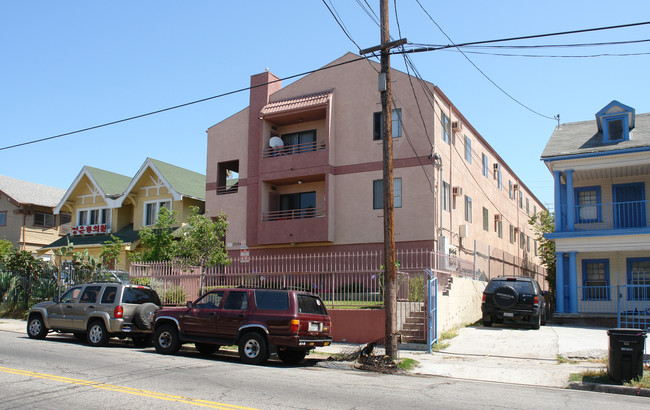 2734 James M Wood Blvd in Los Angeles, CA - Foto de edificio - Building Photo