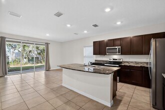 13808 NW 9th Rd in Newberry, FL - Foto de edificio - Building Photo